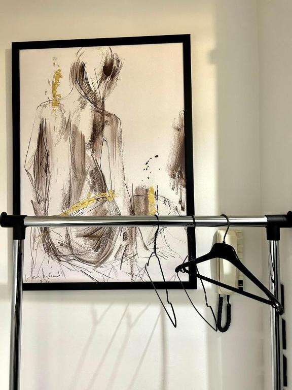 FIFTY SHADES OF BLACK - 8