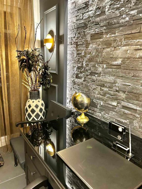 FIFTY SHADES OF BLACK - 2