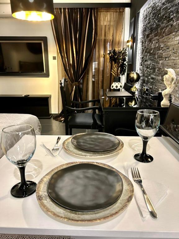 FIFTY SHADES OF BLACK - 1