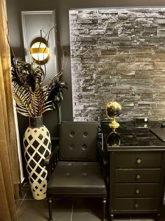 FIFTY SHADES OF BLACK - 13