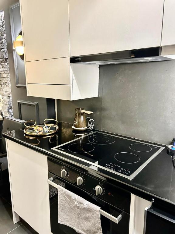 FIFTY SHADES OF BLACK - 17