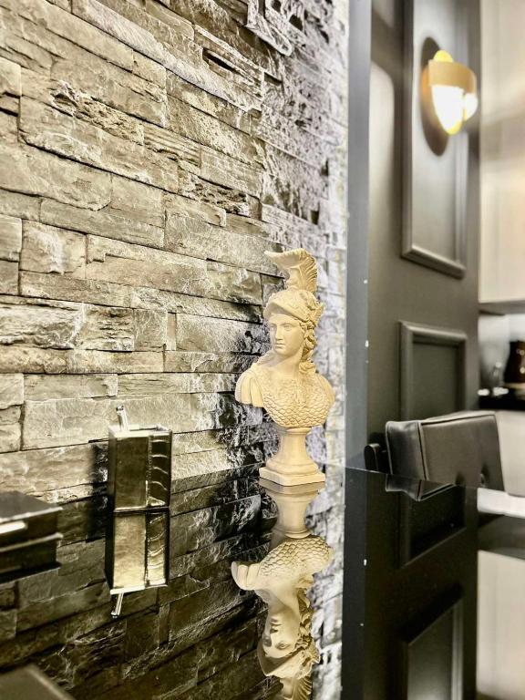 FIFTY SHADES OF BLACK - 19