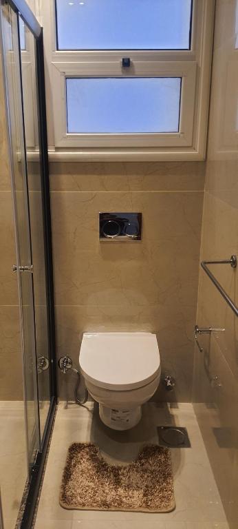 Koupelna v ubytování Luxurious apartment in Madinaty, new Cairo city beside Carrefour and mall
