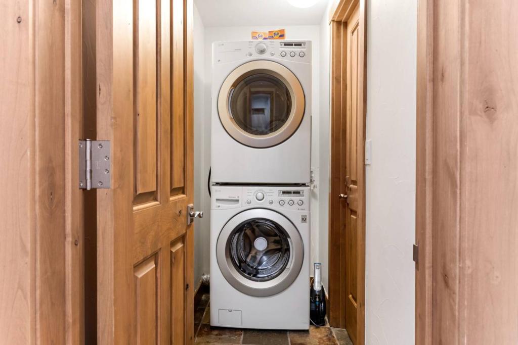 a washing machine and a washer and dryer in a room at Villa Montane #212 in Beaver Creek