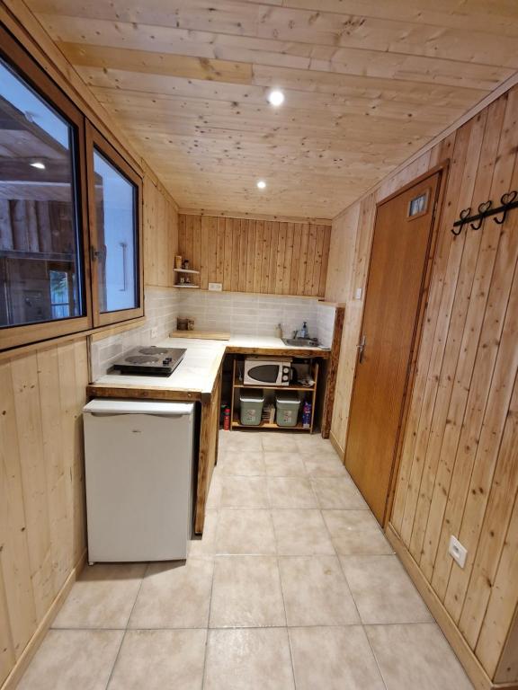 Kuchyň nebo kuchyňský kout v ubytování Alpine 1 bed Chalet with beautiful views