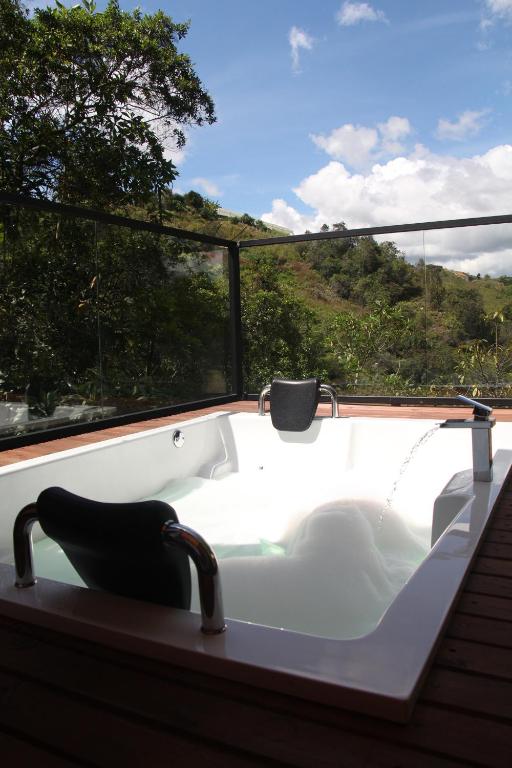 Imagen de la galería de Cabañas para parejas cerca a Medellín - LUUM By Roots Rentals, en Marinilla