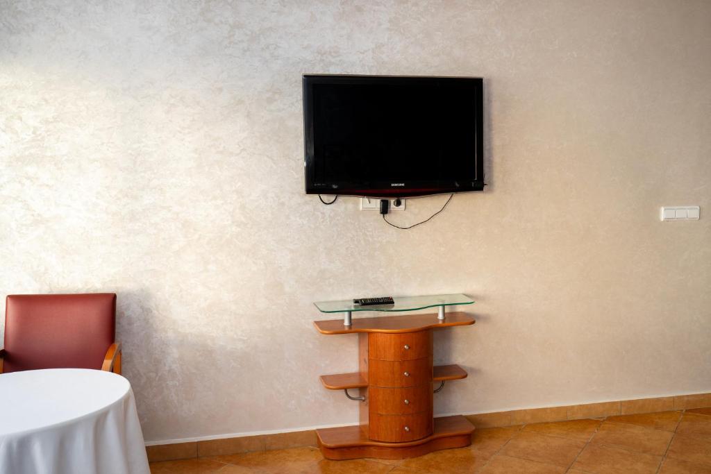 TV a/nebo společenská místnost v ubytování Chez Reda