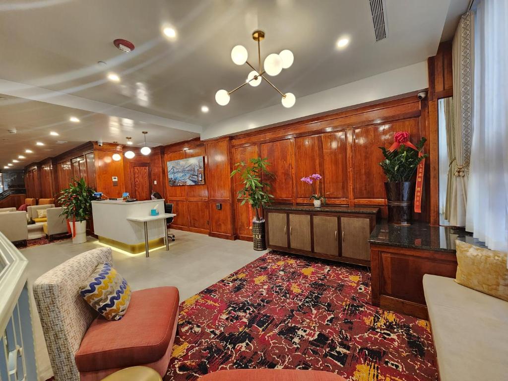 Posezení v ubytování The Mayfair Hotel Times Square, an Ascend Collection