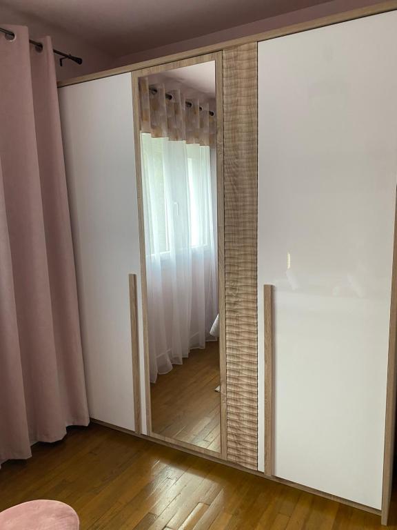 Maison face à la cité - 17