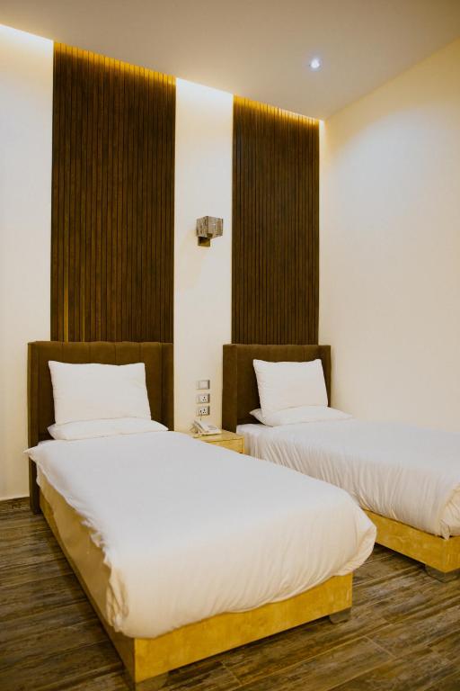 Postel nebo postele na pokoji v ubytování Tourist palace