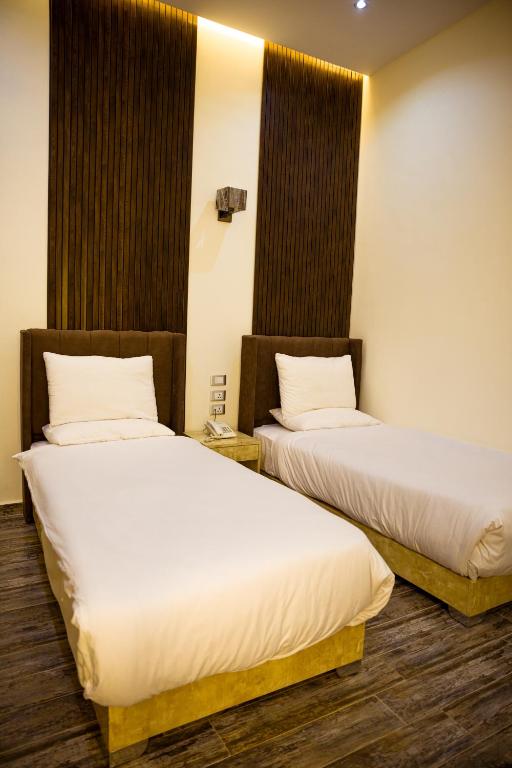 Postel nebo postele na pokoji v ubytování Tourist palace