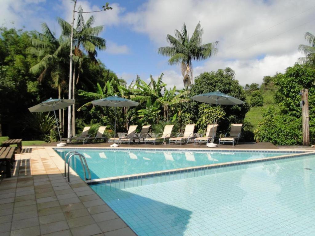 A piscina localizada em Serra do Ibitipoca Hotel de Lazer ou nos arredores