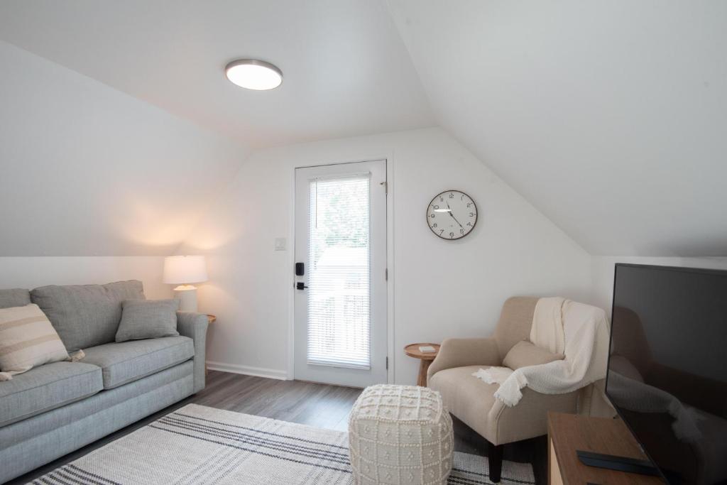 a living room with a couch and a tv at The Wren's Nest in Birdsboro