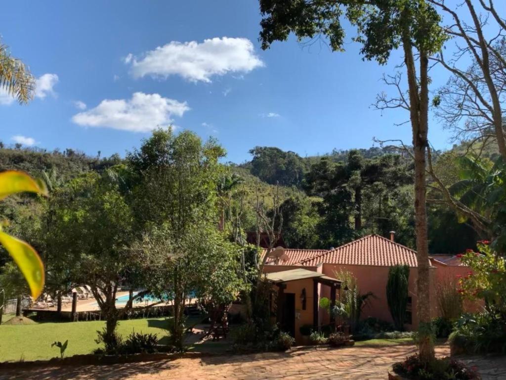 Um jardim em Serra do Ibitipoca Hotel de Lazer