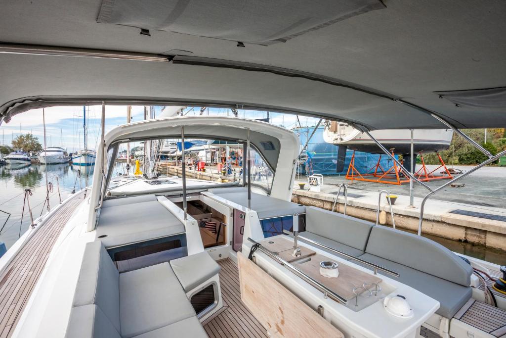 Fotografie z fotogalerie ubytování Yacht Psari v Soluni