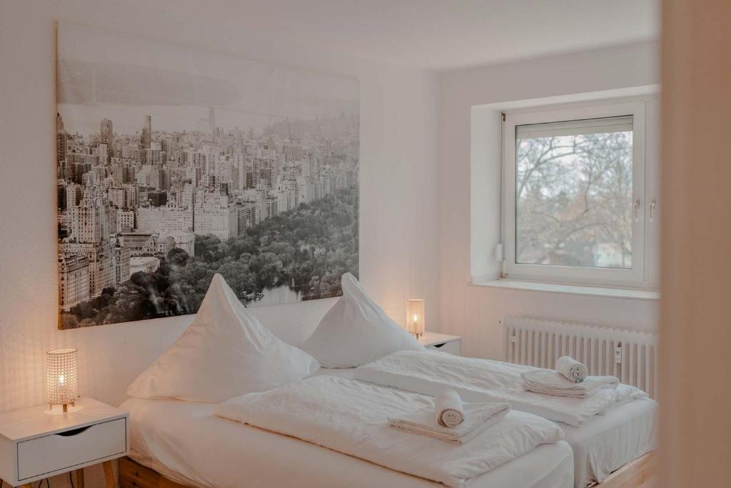 Postel nebo postele na pokoji v ubytování Apartment mit Küche, Arbeitsplatz und XXL Sofa