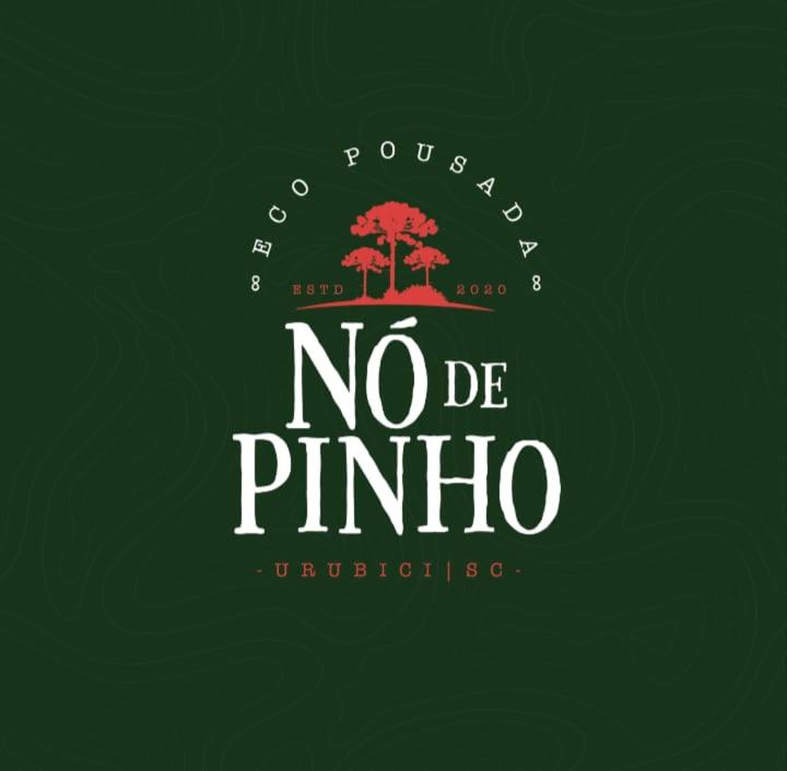 a green sign that says no be pinaico at Pousada Nó de Pinho in Urubici