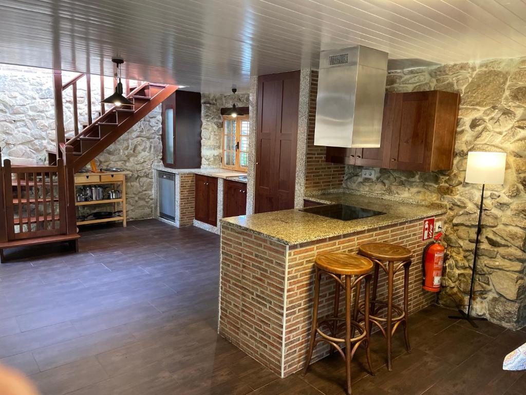 A kitchen or kitchenette at A Leira