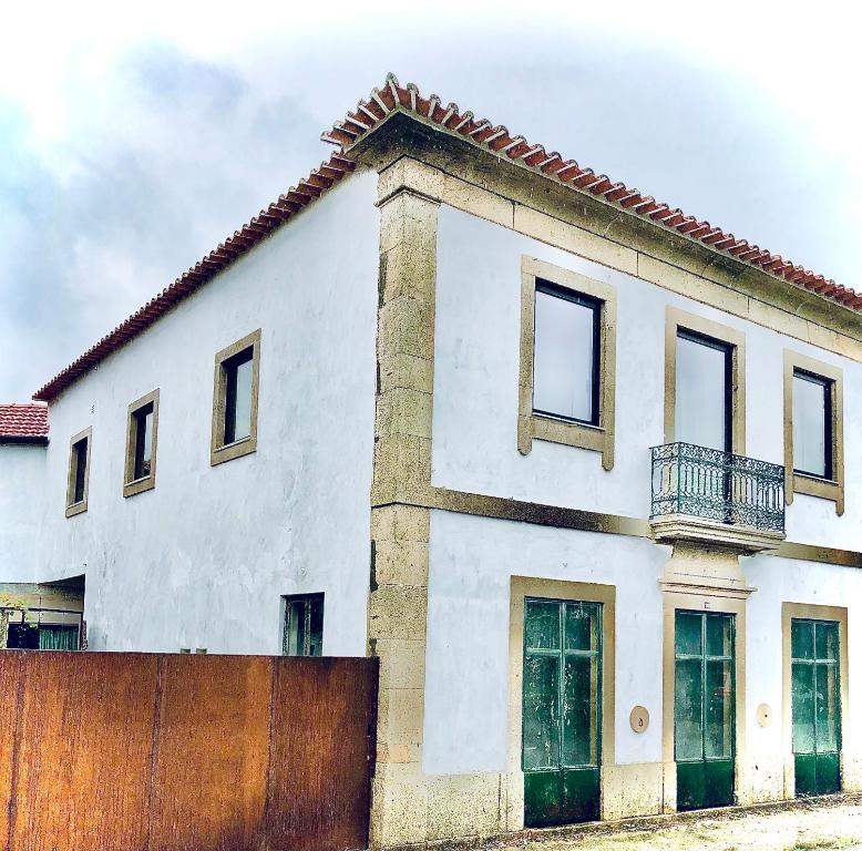 a white house with a fence in front of it at Villa Cornelia, Ponte de Lima in Ponte de Lima