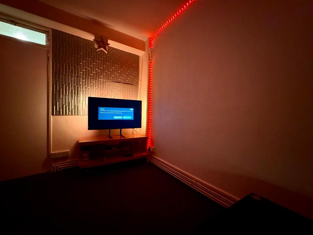 A television and/or entertainment centre at Semay Studio Flat