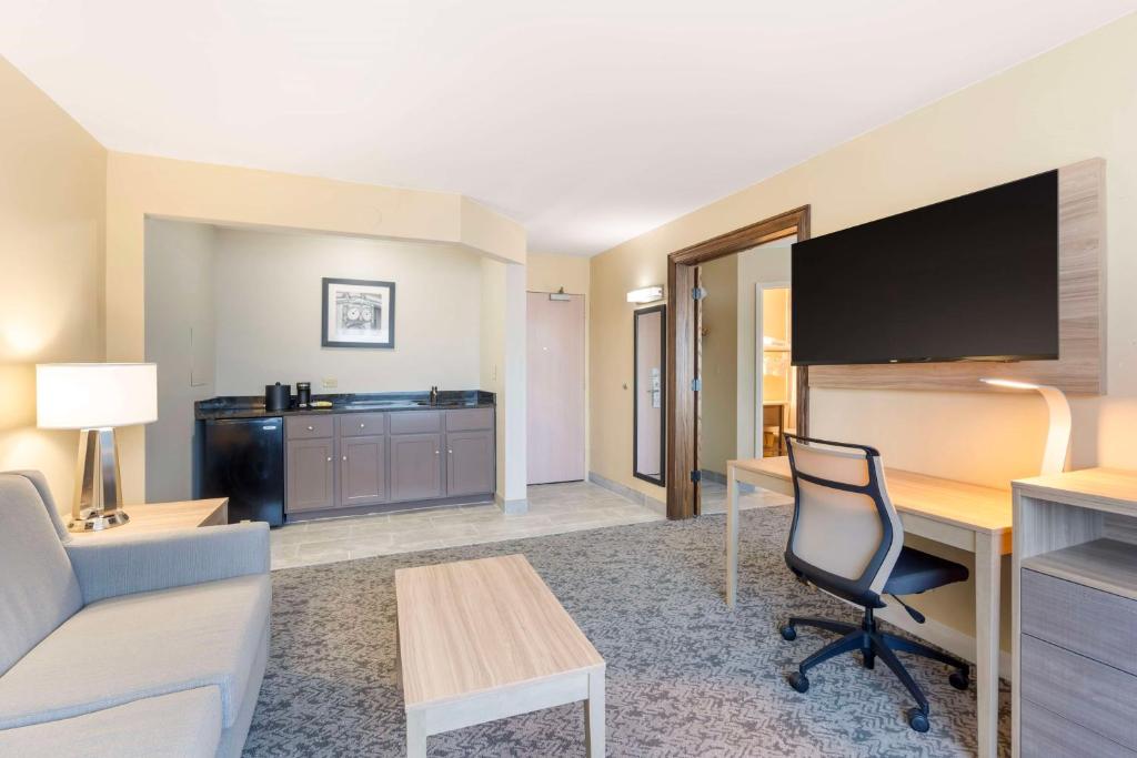 Best Western Glenview - Chicagoland Inn and Suites photo
