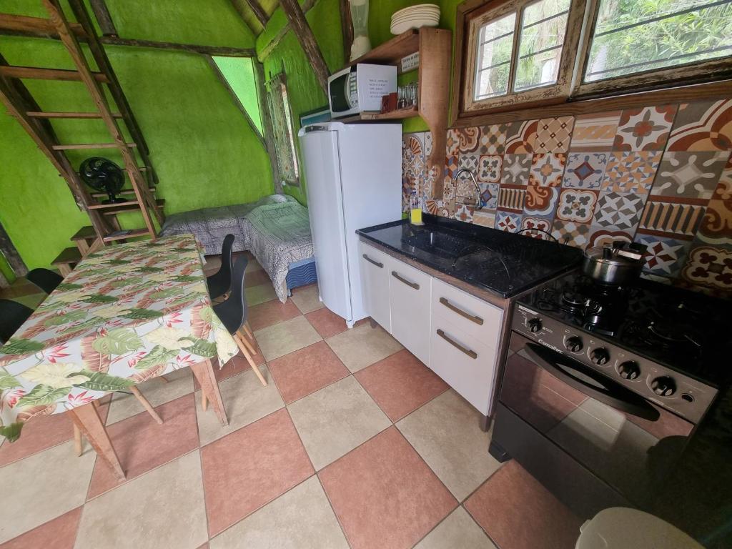 Kuchyň nebo kuchyňský kout v ubytování Vila da Mata Hospedagem