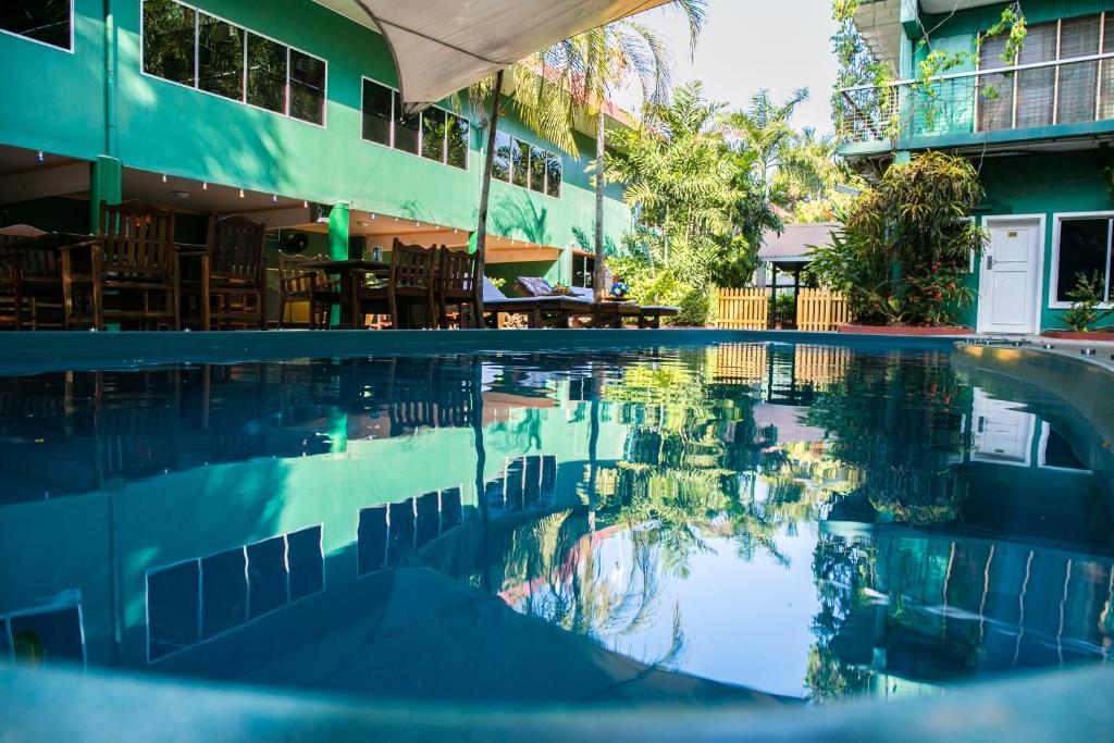 Bazén v ubytování Hideaway Hotel nebo v jeho okolí