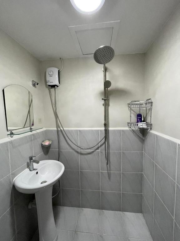 Koupelna v ubytování CKK Condo Unit
