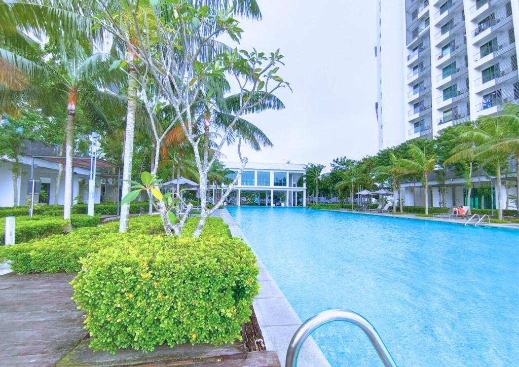 Bazén v ubytování Cozy Cybersquare Ensuite with Pool View #CS1 nebo v jeho okolí