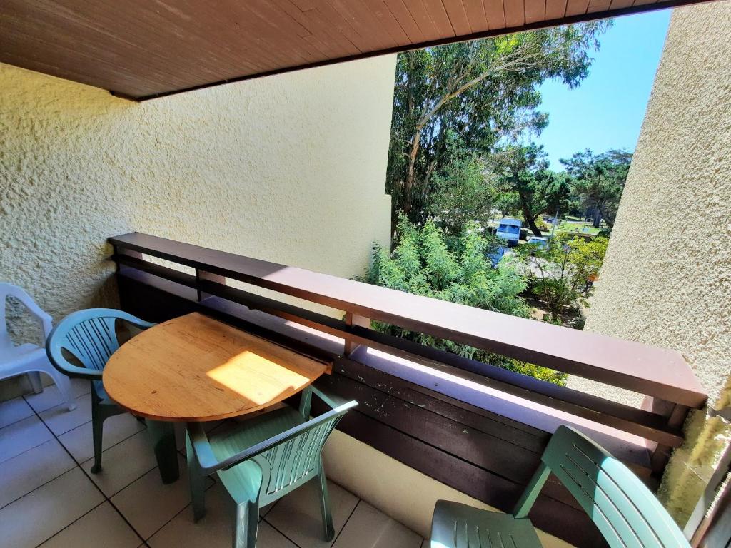 Balkon lub taras w obiekcie Appartement Lumineux à Seignosse, Proche Plage, Commerces et Activités, Parking, Wifi et Balcon - FR-1-239-813