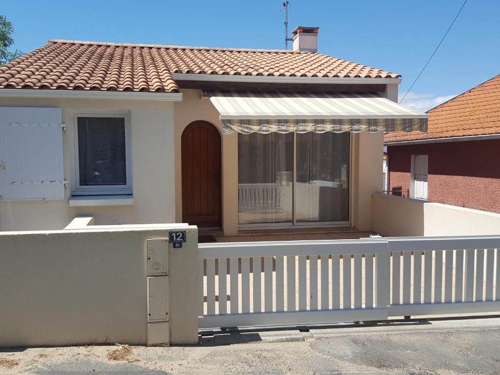 Fotografia z galérie ubytovania Maison à 100m de la plage et du centre, parking inclus - FR-1-22-338 v destinácii La Tranche-sur-Mer