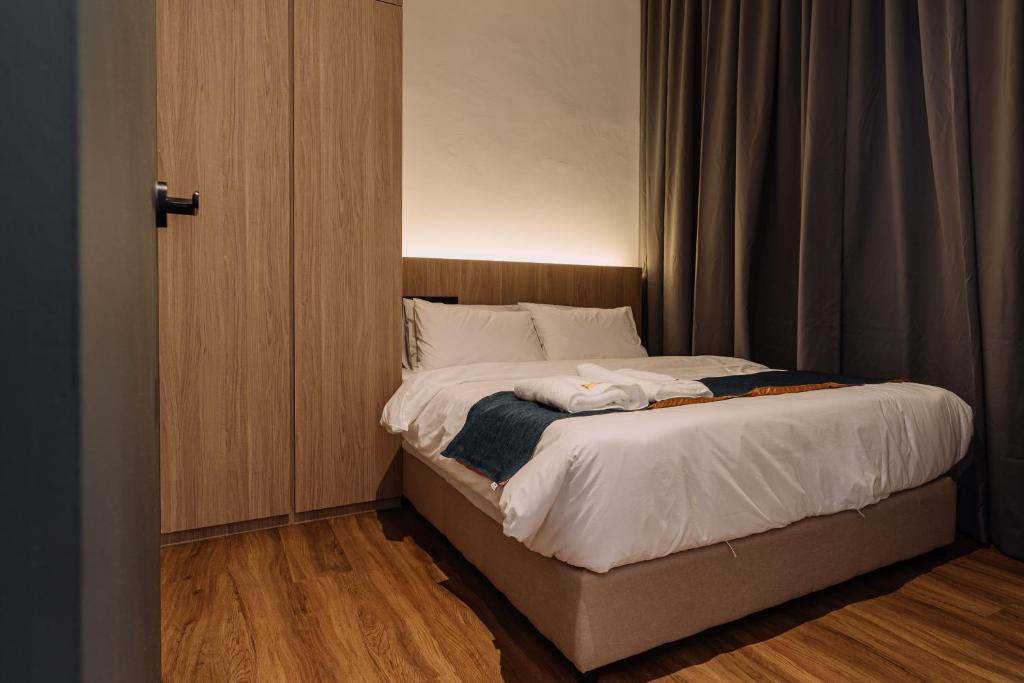 Uma cama ou camas num quarto em Impiana by Roxy Hotel
