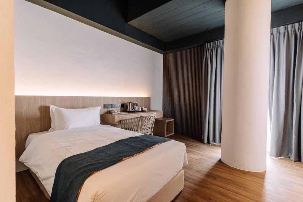 Uma cama ou camas num quarto em Impiana by Roxy Hotel
