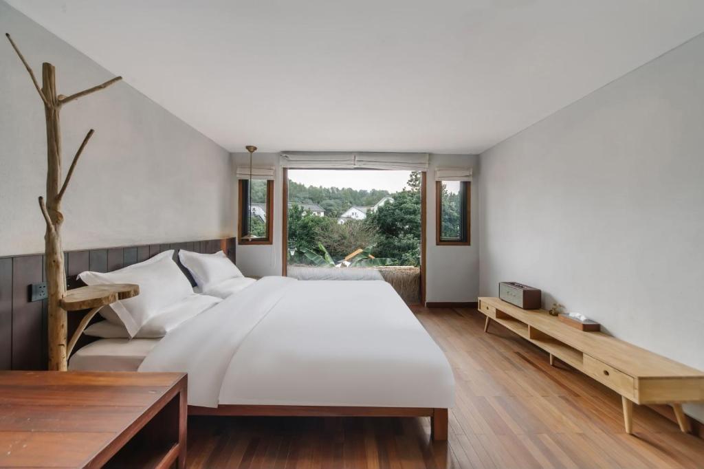 Postel nebo postele na pokoji v ubytování Hangzhou XianQingShan Homestay Westlake