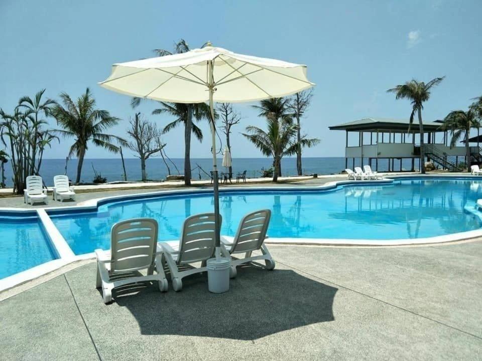 Bazén v ubytování Kenting Moli Bay Seaview Resort Hotel nebo v jeho okolí