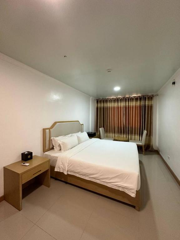 Postel nebo postele na pokoji v ubytování PUNTA CLARK HOTEL