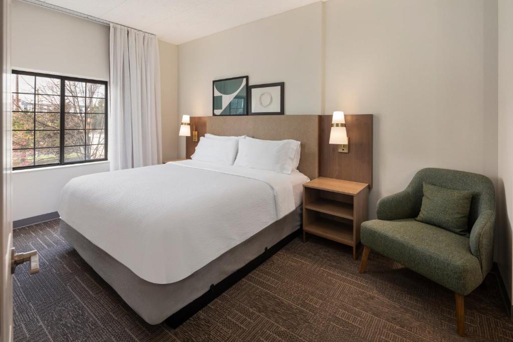 Staybridge Suites Minneapolis-Maple Grove by IHG photo