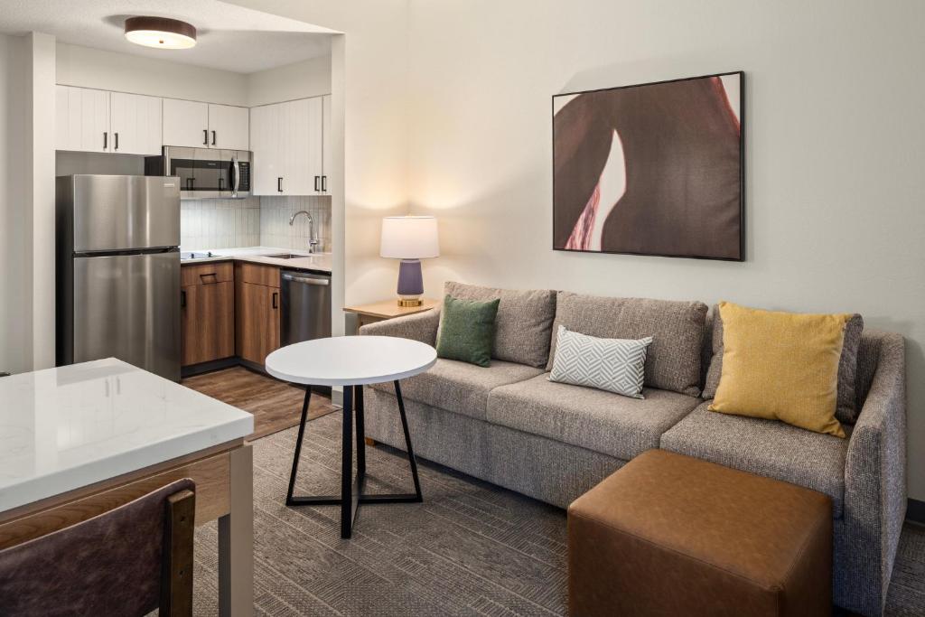 Staybridge Suites Minneapolis-Maple Grove by IHG photo