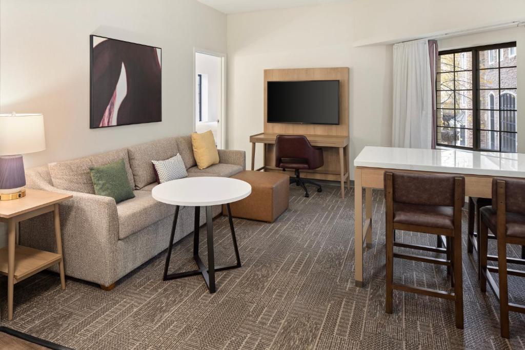 Staybridge Suites Minneapolis-Maple Grove by IHG photo