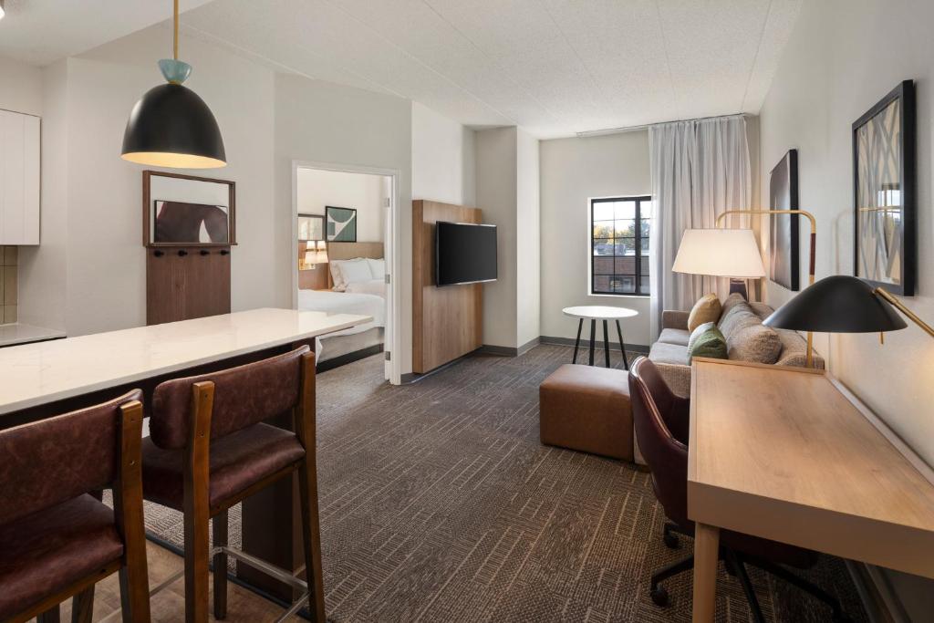 Staybridge Suites Minneapolis-Maple Grove by IHG photo