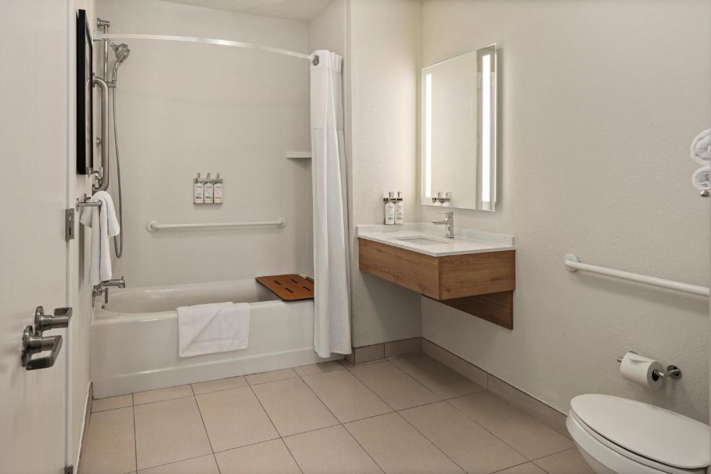 Staybridge Suites Minneapolis-Maple Grove by IHG photo