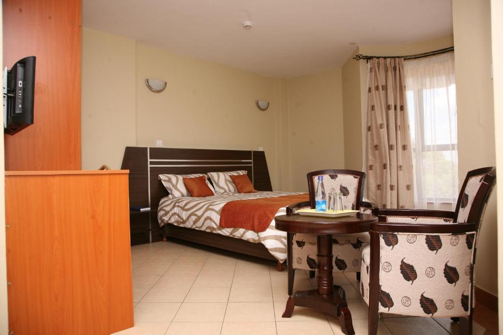Postel nebo postele na pokoji v ubytování Nairobi Transit Hotel