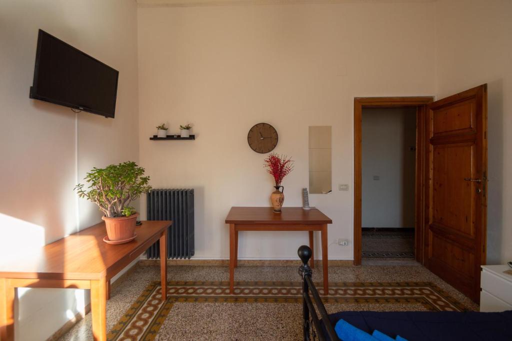 Μια τηλεόραση ή/και κέντρο ψυχαγωγίας στο Bonanno Street Tower free parking