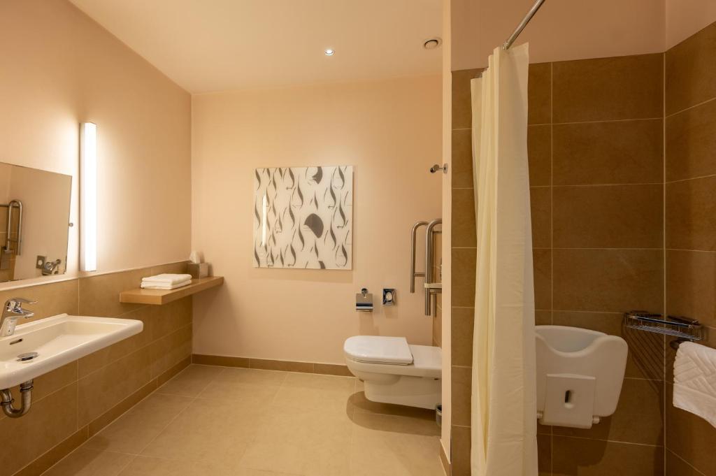 Koupelna v ubytování DoubleTree by Hilton Oradea
