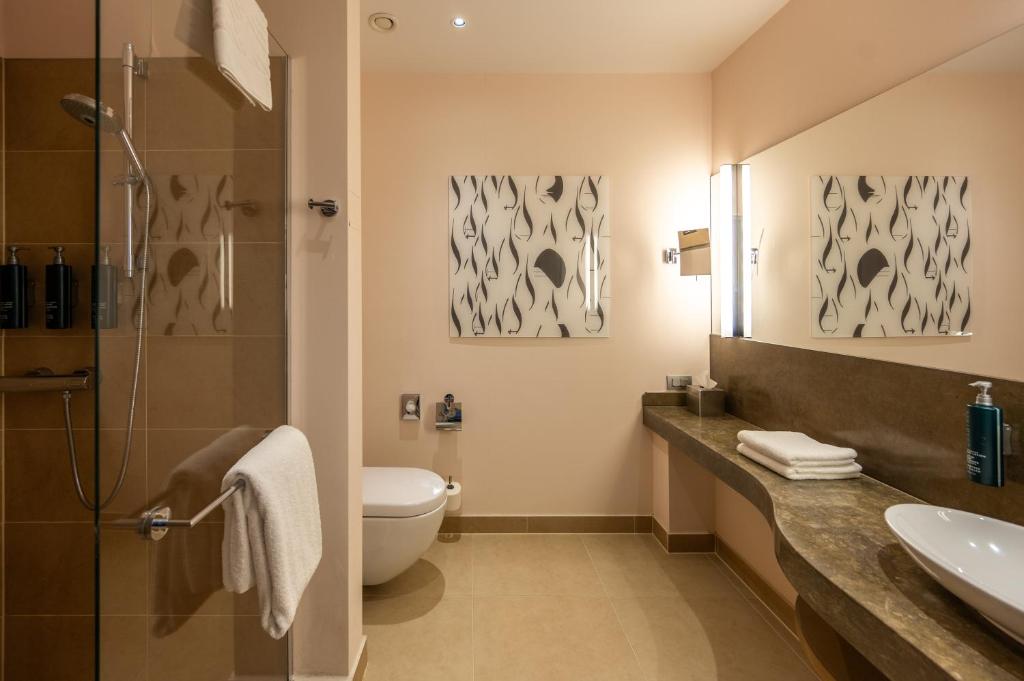 Koupelna v ubytování DoubleTree by Hilton Oradea