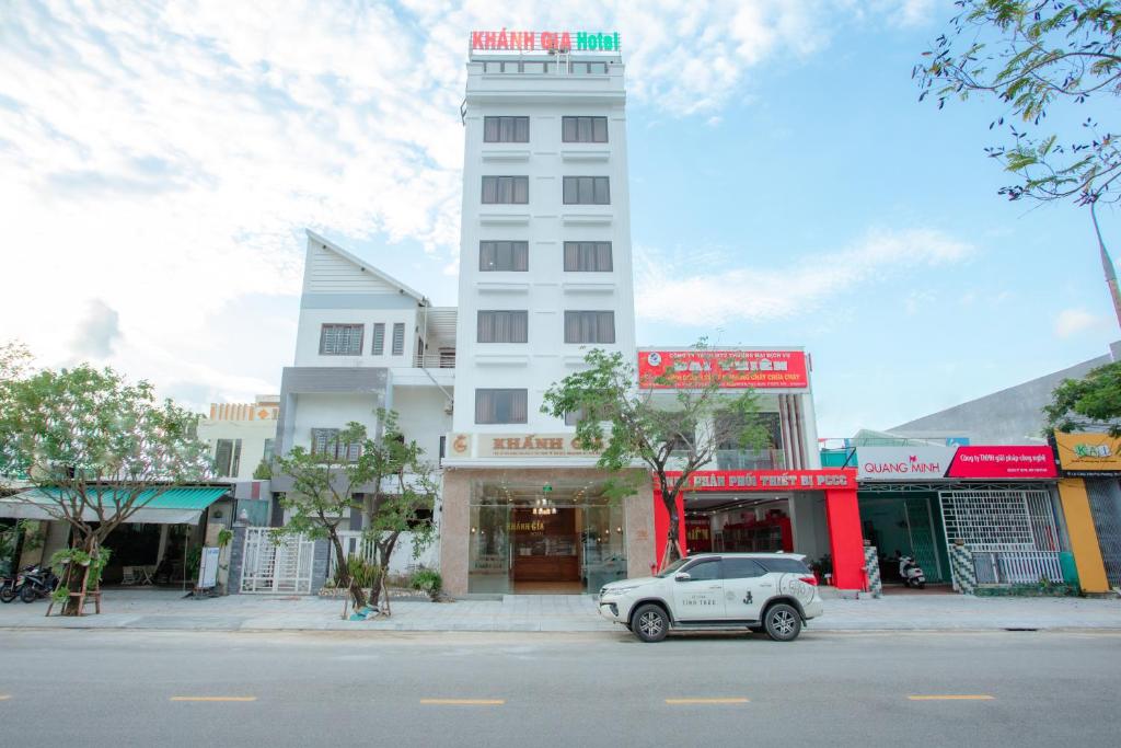 a white car parked in front of a building at KHÁNH GIA HOTEL in Tam Kỳ