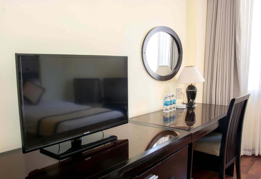 TV a/nebo společenská místnost v ubytování Angella Hotel
