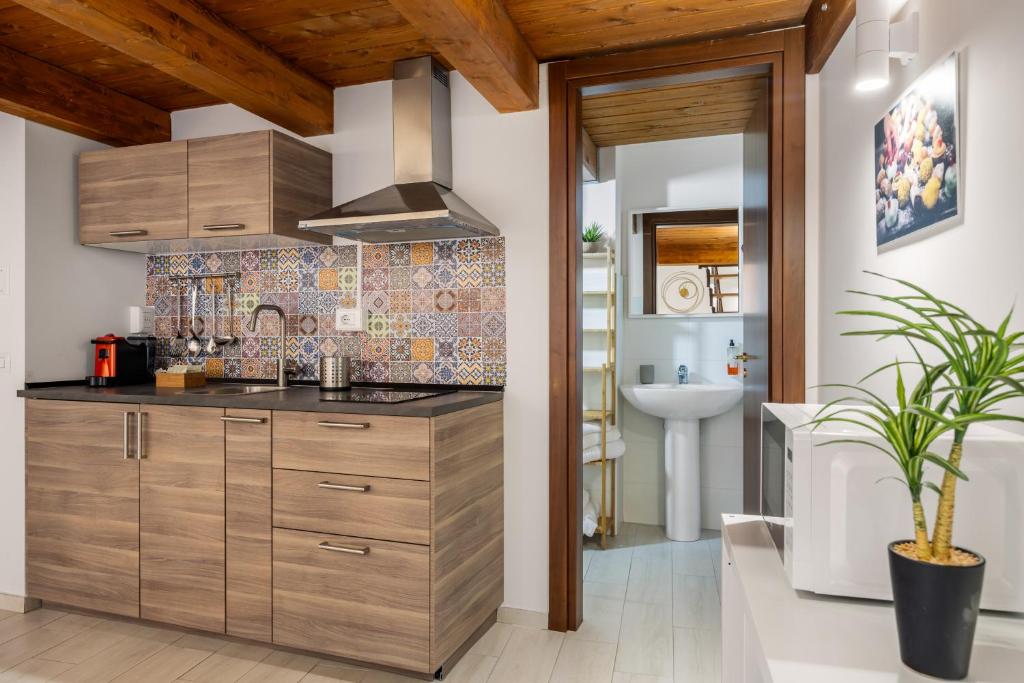 Kuchnia lub aneks kuchenny w obiekcie Open Sicily Homes - Near the Central Train Station