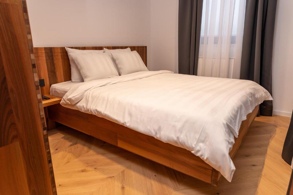 Postel nebo postele na pokoji v ubytování Aparthotel Poljice