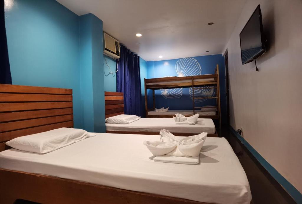 Amos Pili Tree Inn powered by Cocotel - Economy Quadruple Room